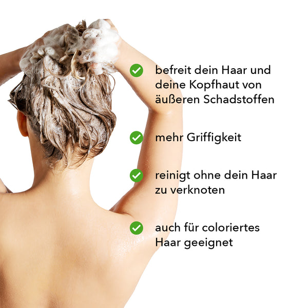 Das Shampoo  befreit Kopfhaut und Haar sanft von äußerlichen Rückständen